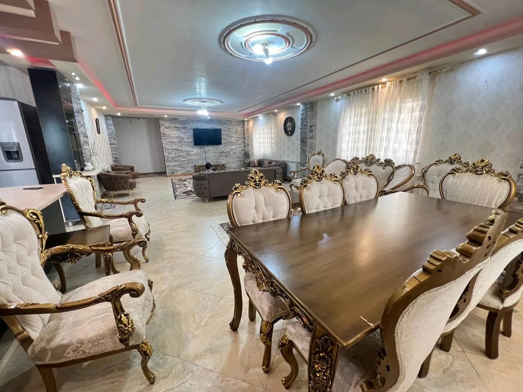 160 متر بنا/3 خواب/کل طبقات ساختمان 3/تعداد واحد در طبقه 1/تعداد کل واحد ها 4/طبقه سوم/پر پکیج/پارکینگ اختصاصی/کمد دیواری و...