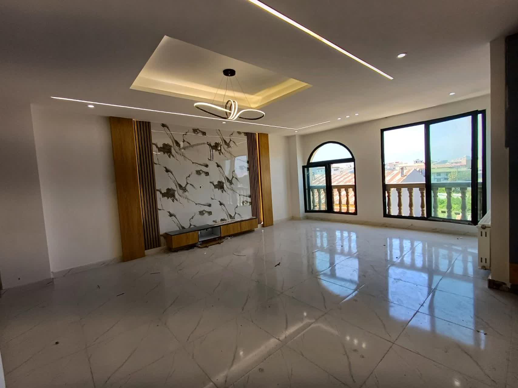 120 متر بنا/سه خواب/کل طبقات ساختمان 4/تعداد واحد در طبقه /تعداد کل واحد ها 4/طبقه سوم/با آسانسور/پارکینگ اختصاصی/انباری/بالکن/سقف و دیوار کناف/پر پکیج و سایر امکانات...