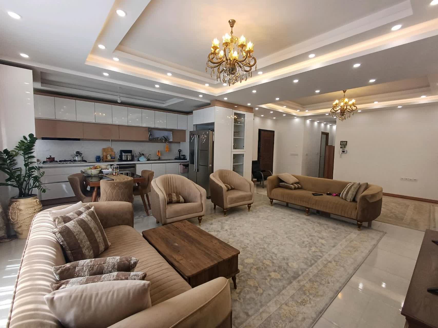 واحد 113 متری/کل طبقات ساختمان 4/تعداد واحد در طبقه 2/تعداد کل واحدها 8/طبقه اول/آسانسور/انباری/بالکن/پارکینگ اختصاصی/سقف کناف/آشپزخانه فول و سایر امکانات...